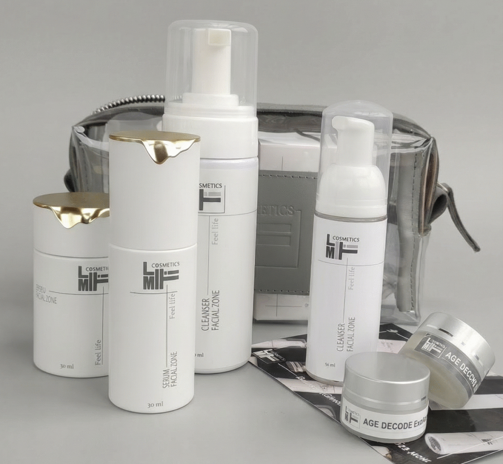 Головне фото повного набору Age Decode: очищення, сироватка, крем, міні-версії та прозора косметичка